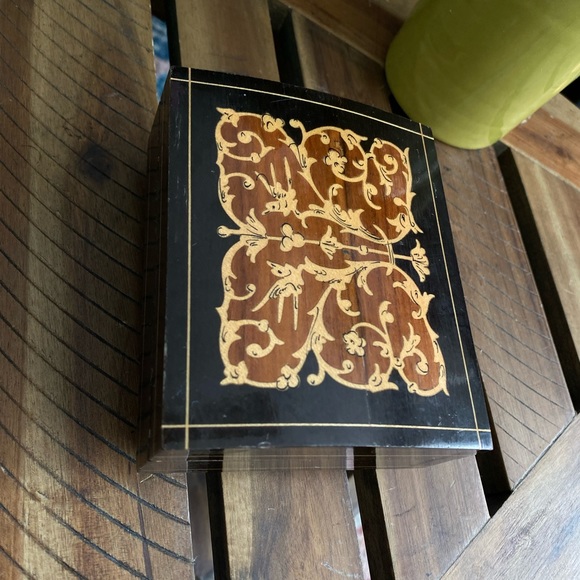 Italian Inlay Music Box - Picture 7 of 8